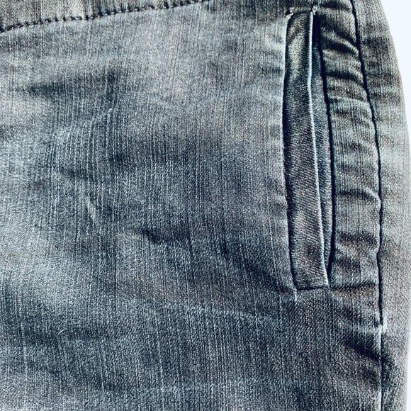 CHICO’S PLATINUM DENIM Ultimate Fit Crop Jean Hint of Gold - Picture 6 of 14